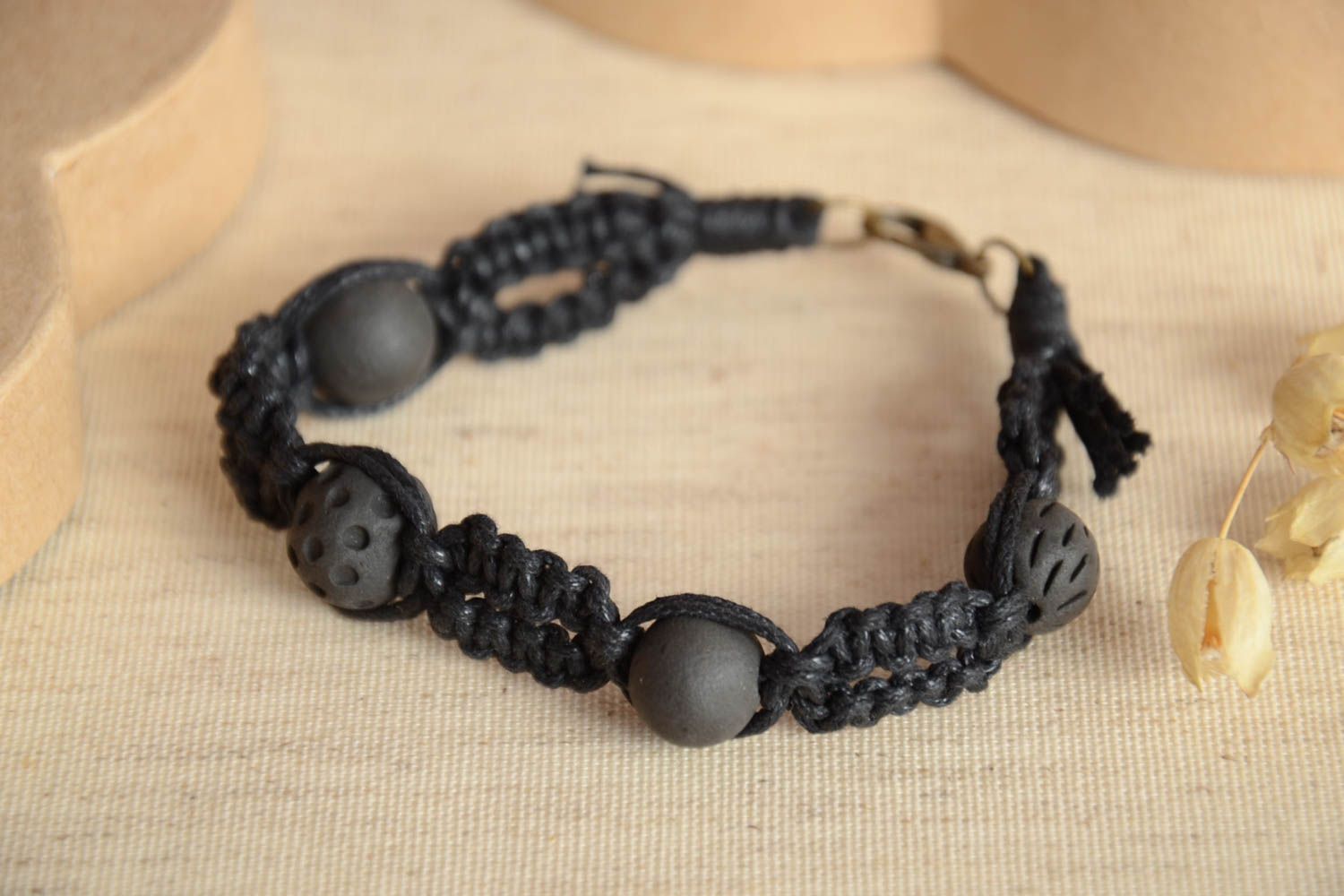 Bracelet textile Bijou fait main noir tressé perles argile Cadeau original photo 2
