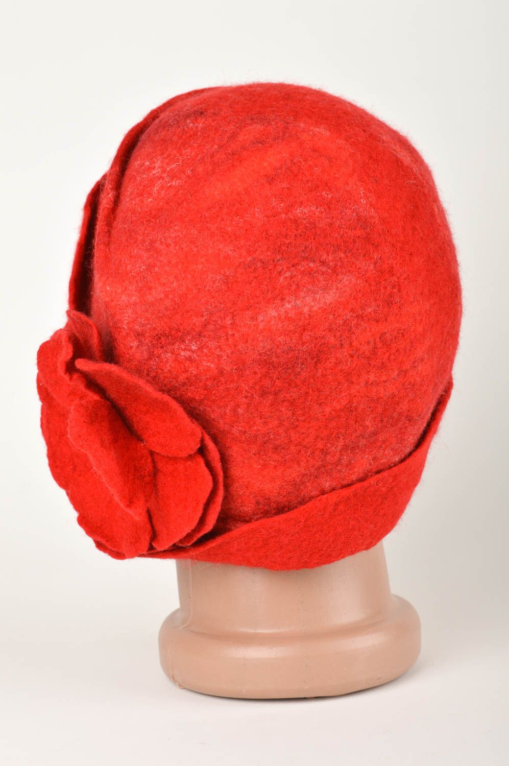 Головной убор ручной работы валяная шапка красная авторская шерстяная шапка фото 5
