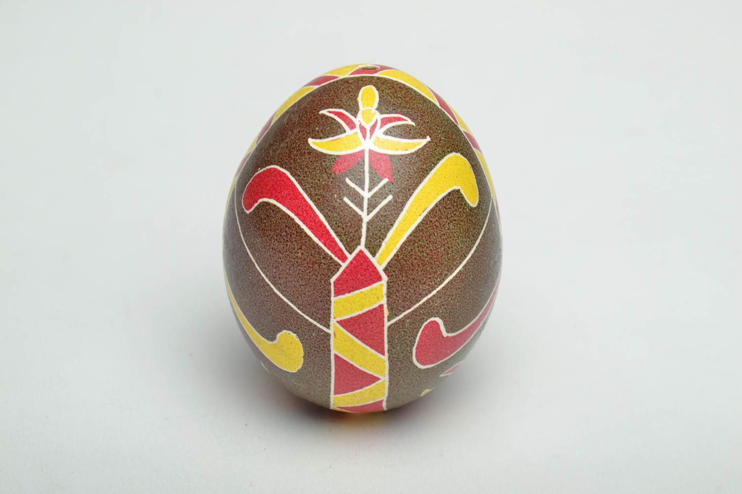 Oeuf de Pâques peint de colorants d'aniline décoratif marron fait main original photo 2