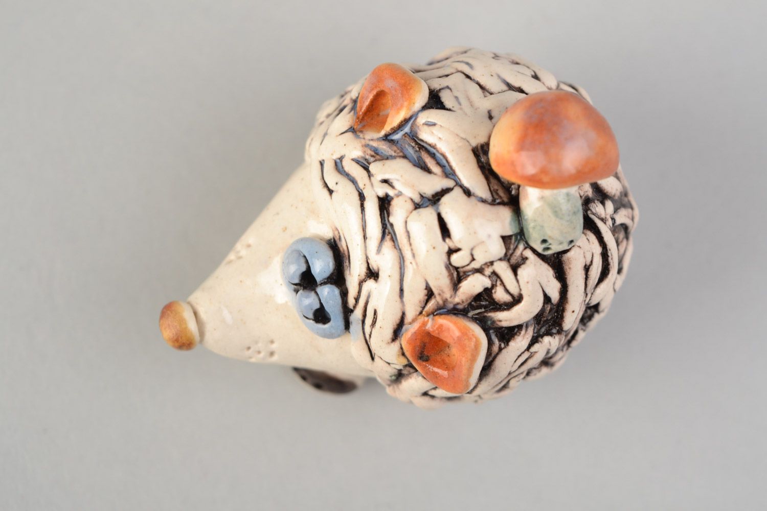 Künstler handmade Deko Figur aus Ton mit Glasur bemalt Katze mit Pilzen foto 3