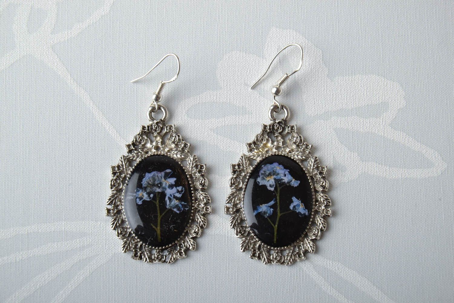 Epoxy earrings with real flowers photo 1