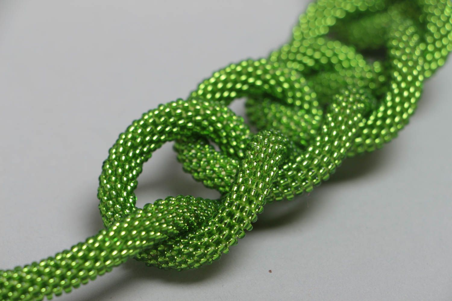 Лариат из бисера зеленый плетеный с цветами длинный стильный ручной работы фото 3