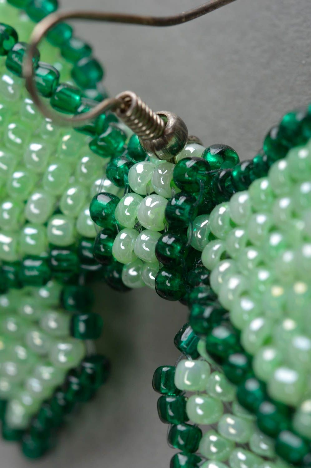Boucles d'oreilles noeuds en perles de rocaille vertes faites main de créateur photo 5