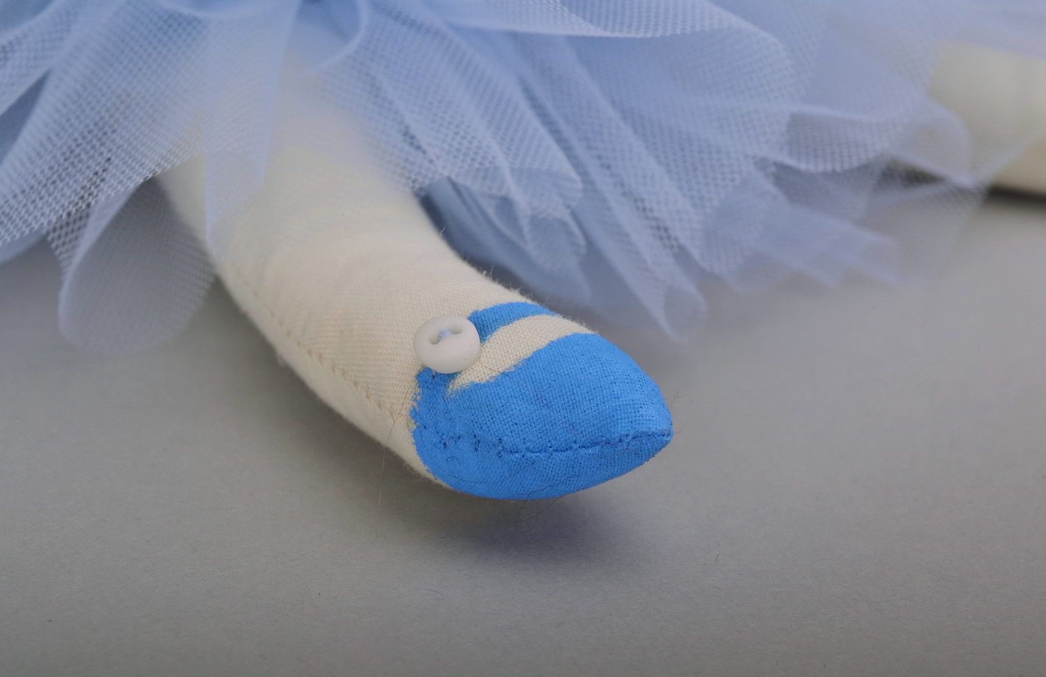 Muñeca de tela “Niña con tutú azul” foto 4
