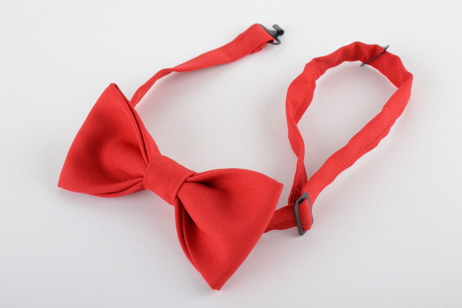 Bright handmade bow tie sewn of costume fabric of red color for extravagant men photo 2