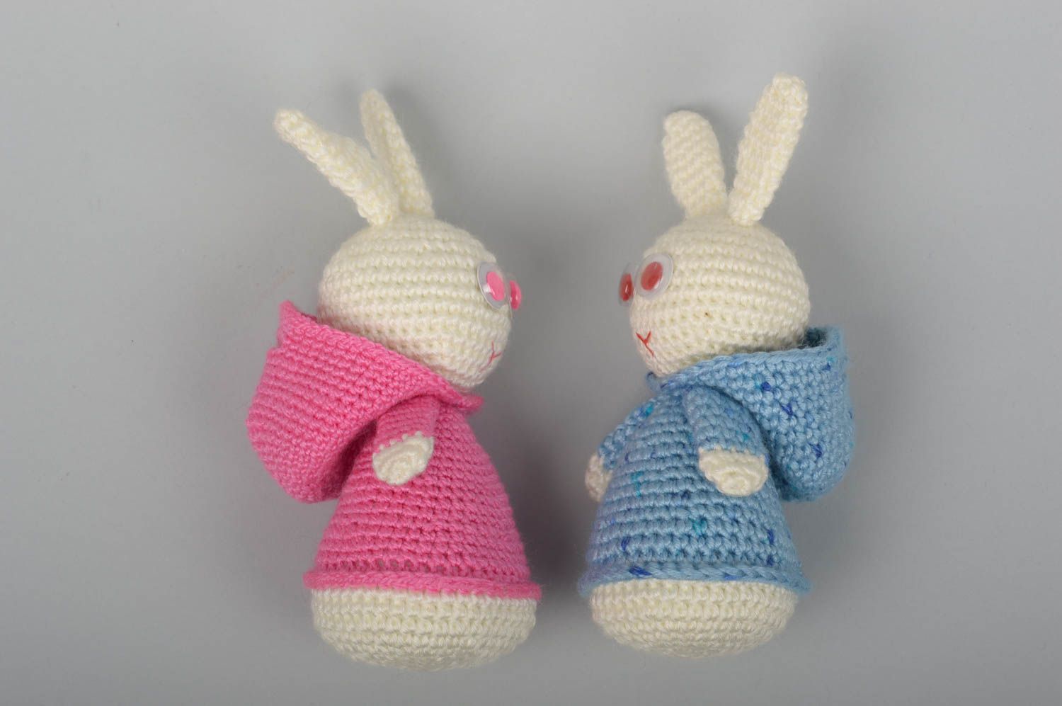 Peluches lapins faites main Jouets tricotés au crochet 2 pièces Cadeau femme photo 4