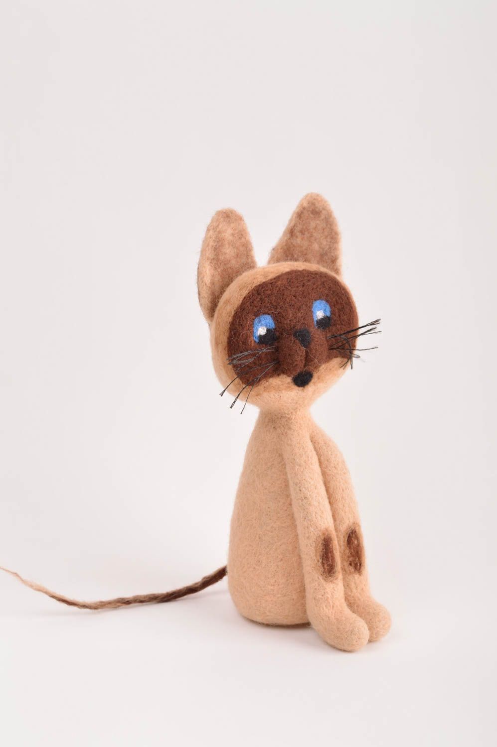 Gefilzte Figur handgefertigt Katze Spielzeug originelles Geschenk in Braun foto 2