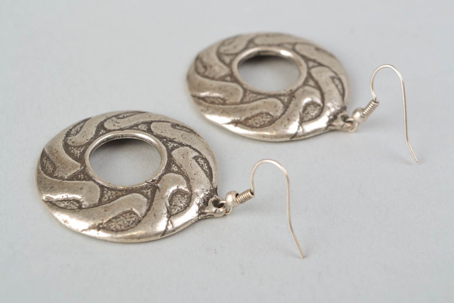 Beautiful round metal earrings photo 4