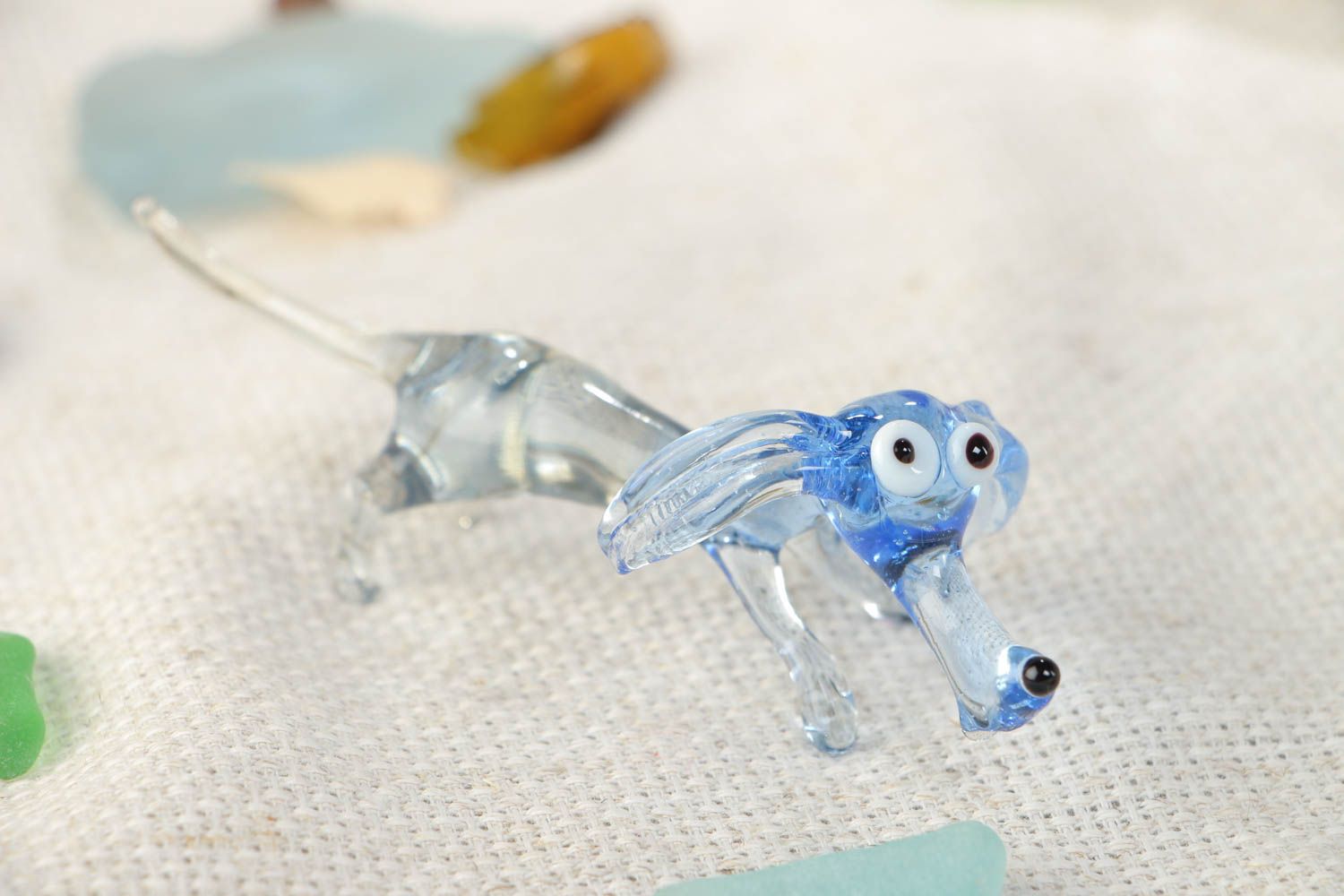 Голубая фигурка из стекла такса в технике лэмпворк ручной работы красивая фото 1
