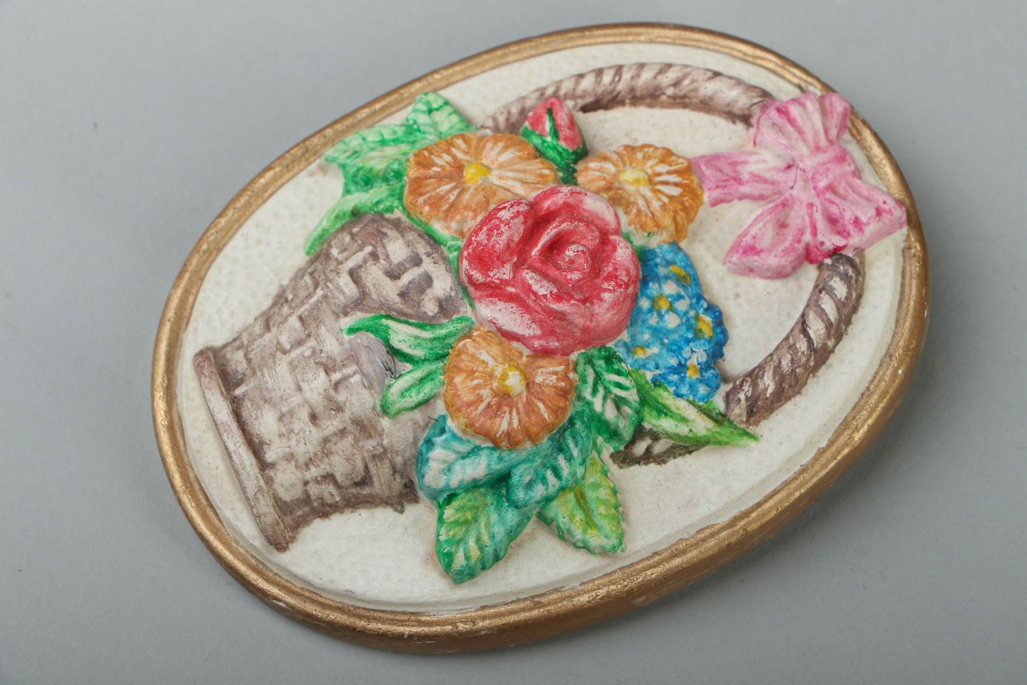 Molded plaster bas-relief Basket with Flowers photo 1