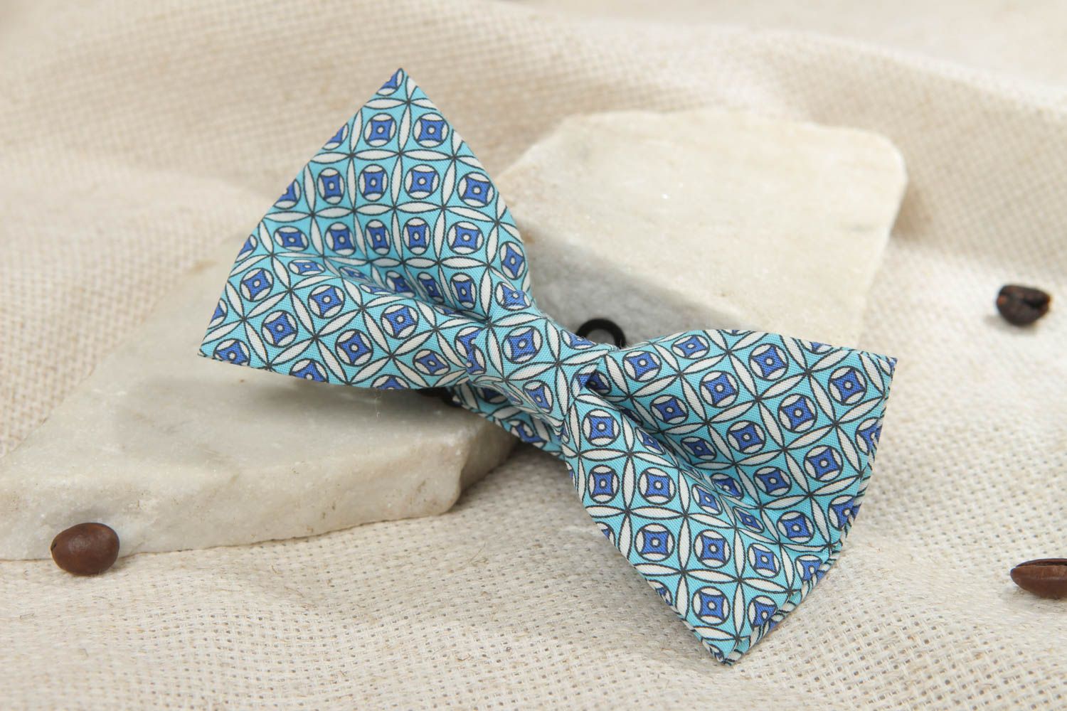 Nœud papillon en tissu de coton bleu fait main avec imprimé pour homme photo 4