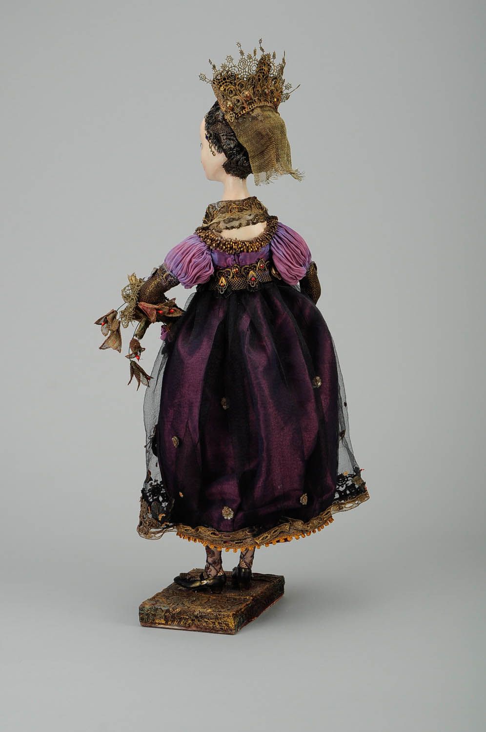 Авторская кукла в антикварной одежде Золотой тюльпан фото 5