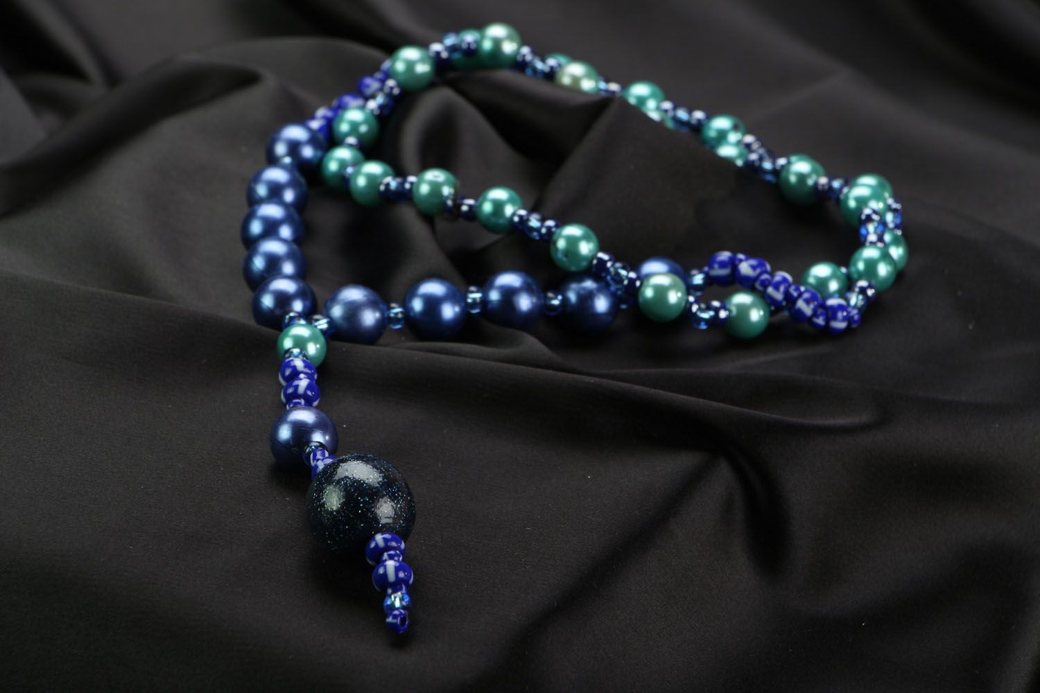 Blue and turquoise beaded necklace photo 2
