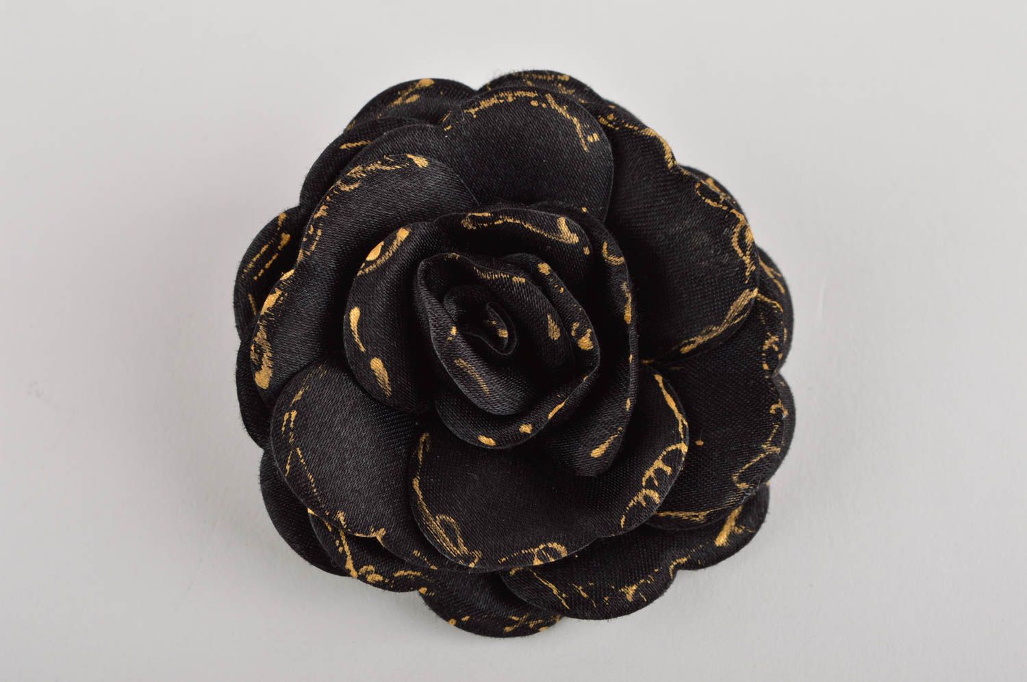 Broche fleur Bijou fantaisie fait main en satin noir Accessoire femme cadeau photo 2