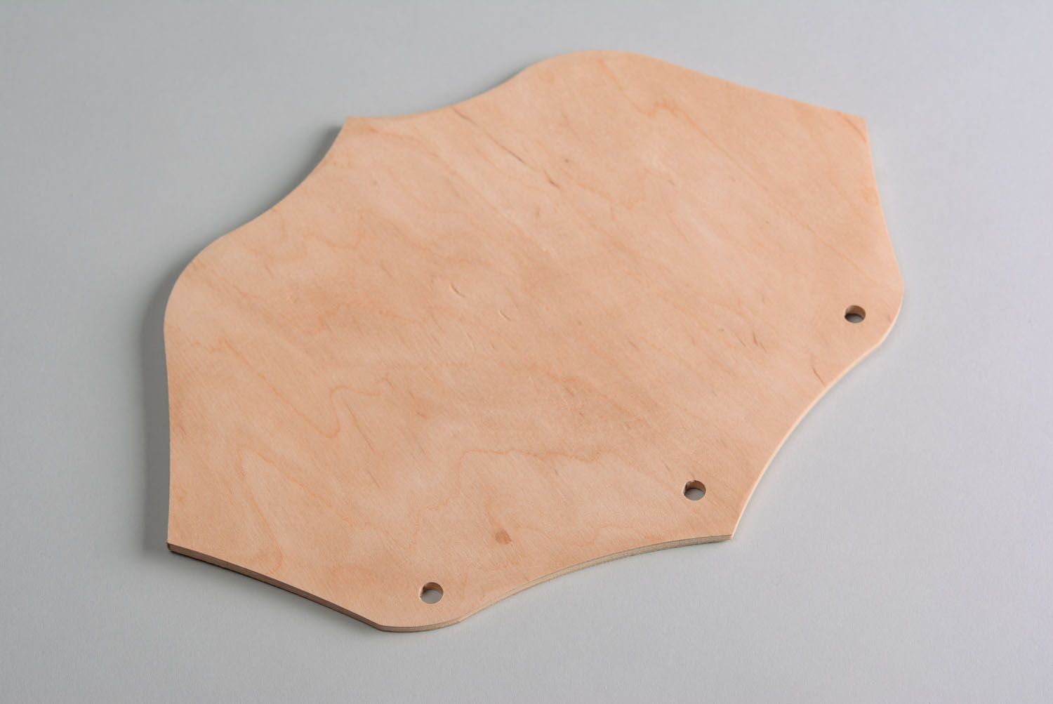 Plaque en bois brut pour fabrication d'un porte-torchons photo 1