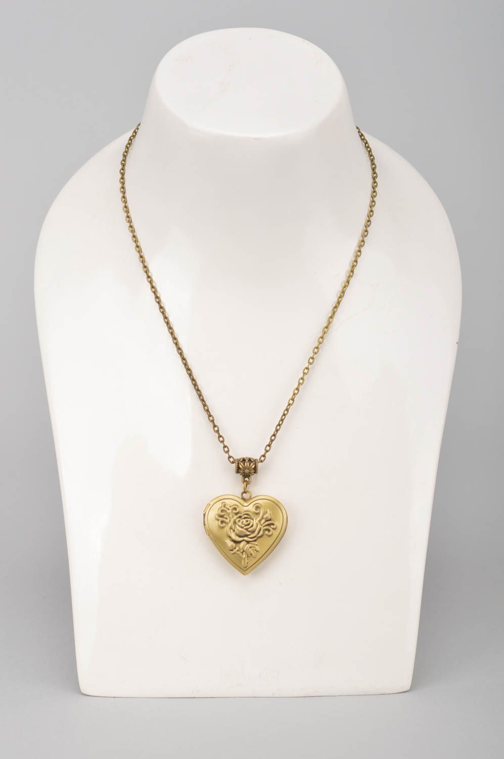 Pendentif médaillon Bijoux fait main cœur en métal Accessoire femme cadeau photo 2