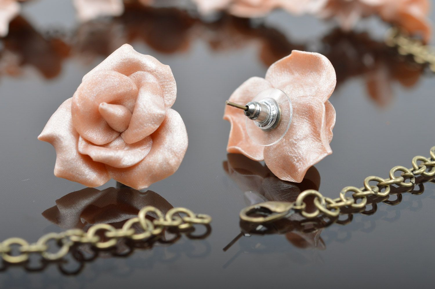 Set de bijoux en pâte polymère boucles d'oreilles collier rose fait main photo 3