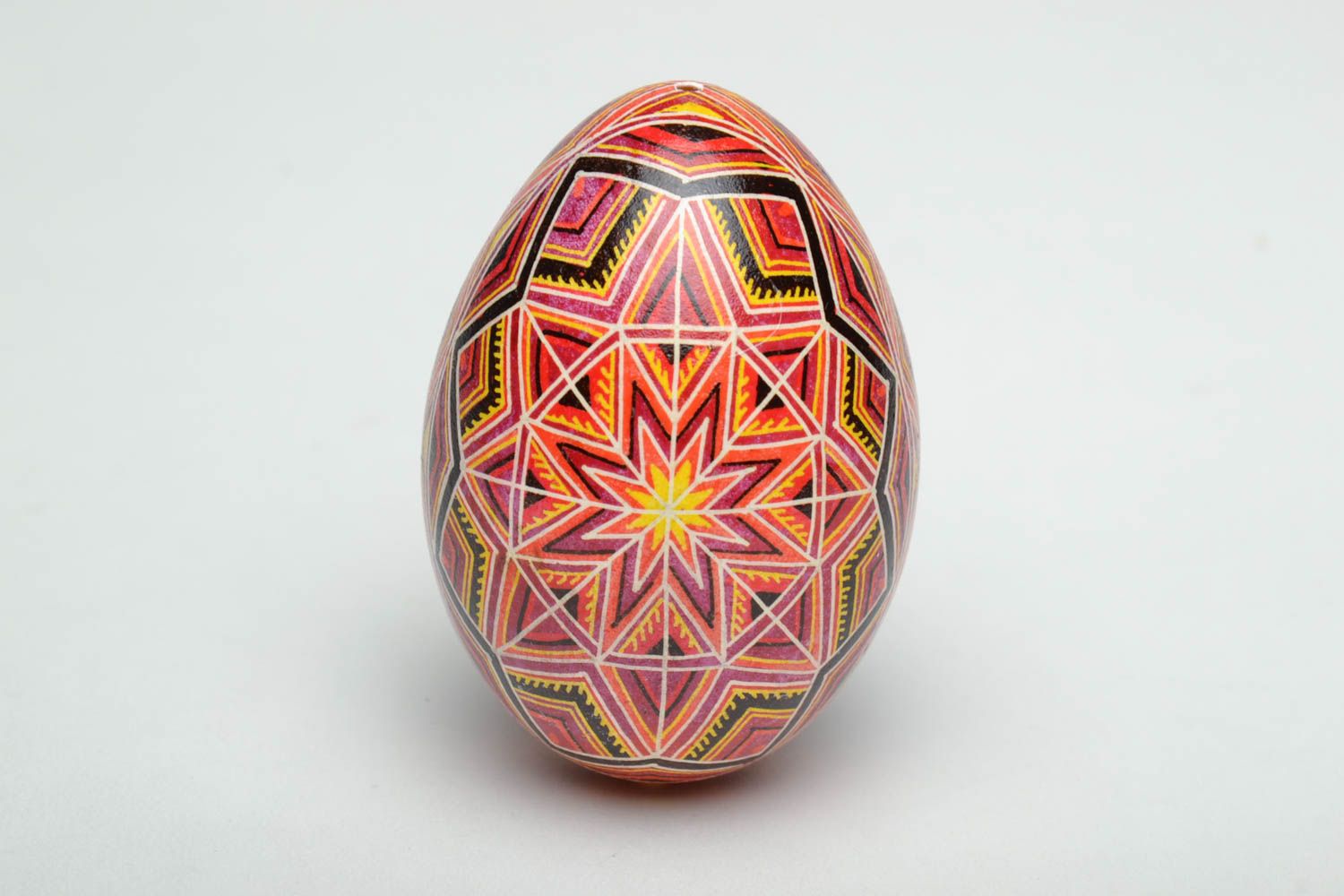 Huevo de Pascua artesanal pintado foto 2