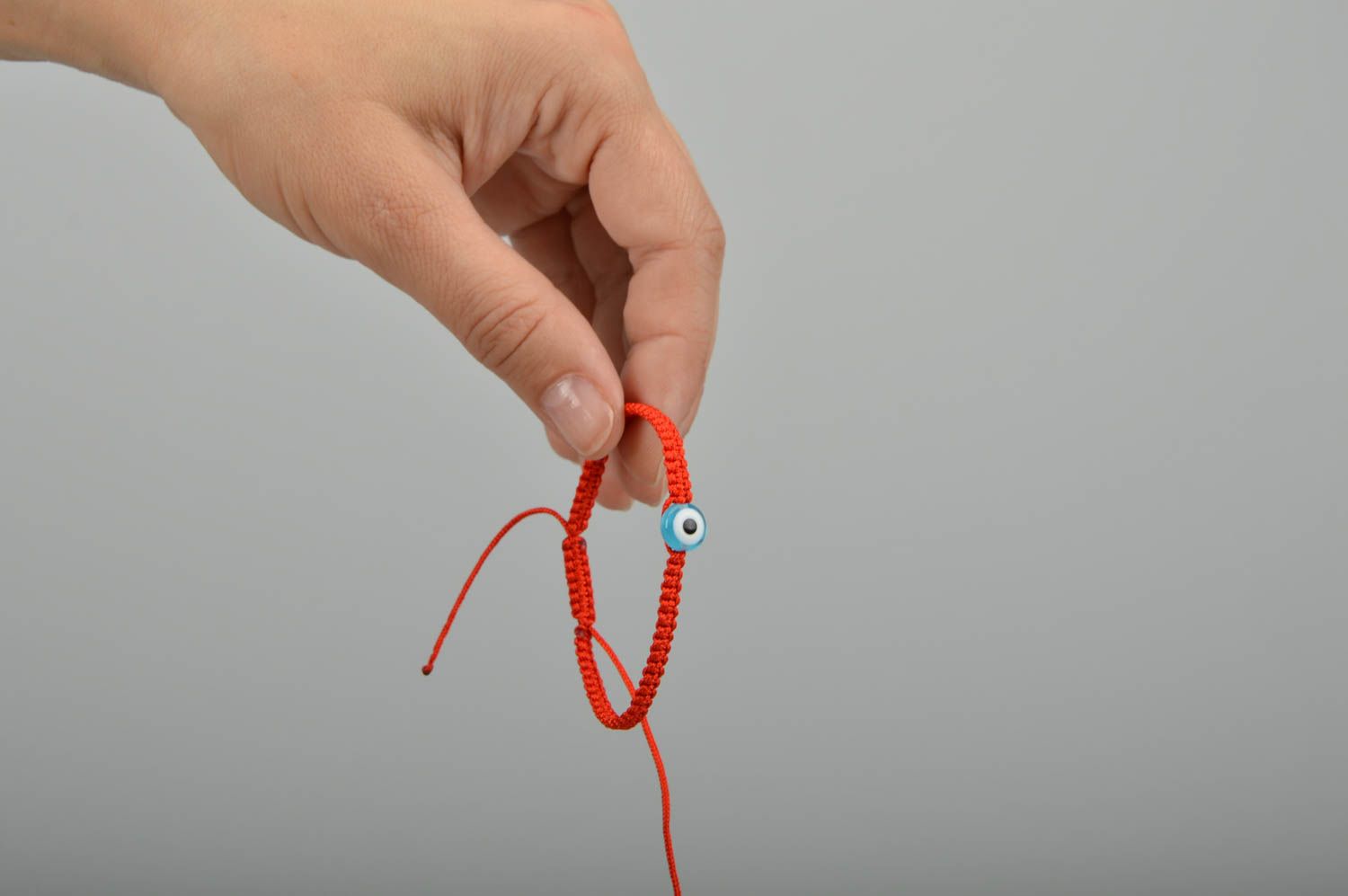 Bracelet tressé en lacet ciré rouge fait main fin avec oeil contre jettatura photo 2