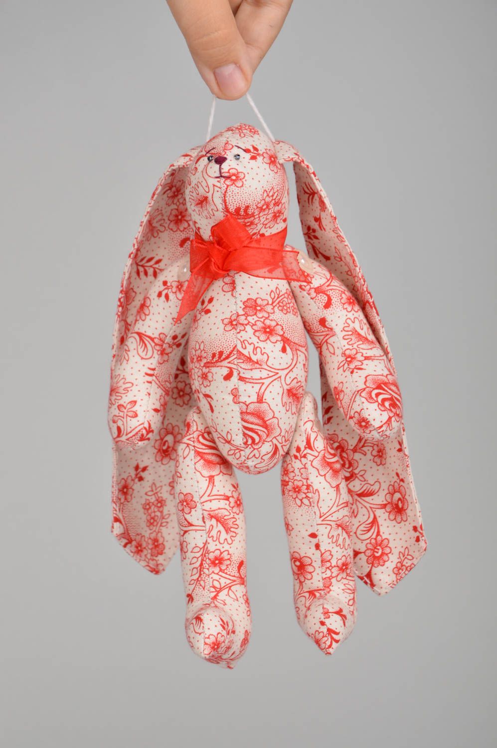 Jouet lapin en tissu blanc rouge fait main décoratif original cadeau mignon photo 5