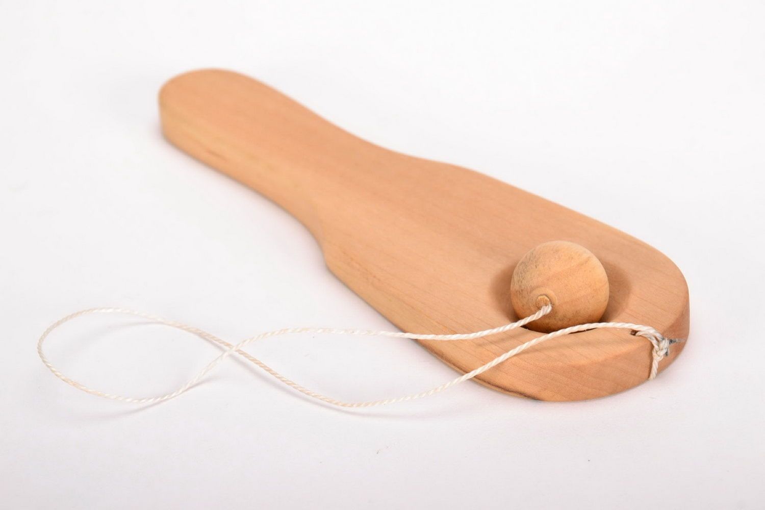 Bilboquet jouet en bois fabriqué en France / Artisan Jurassien