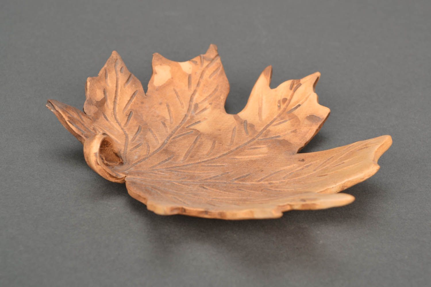 Clay candle holder in the shape of leaf photo 3