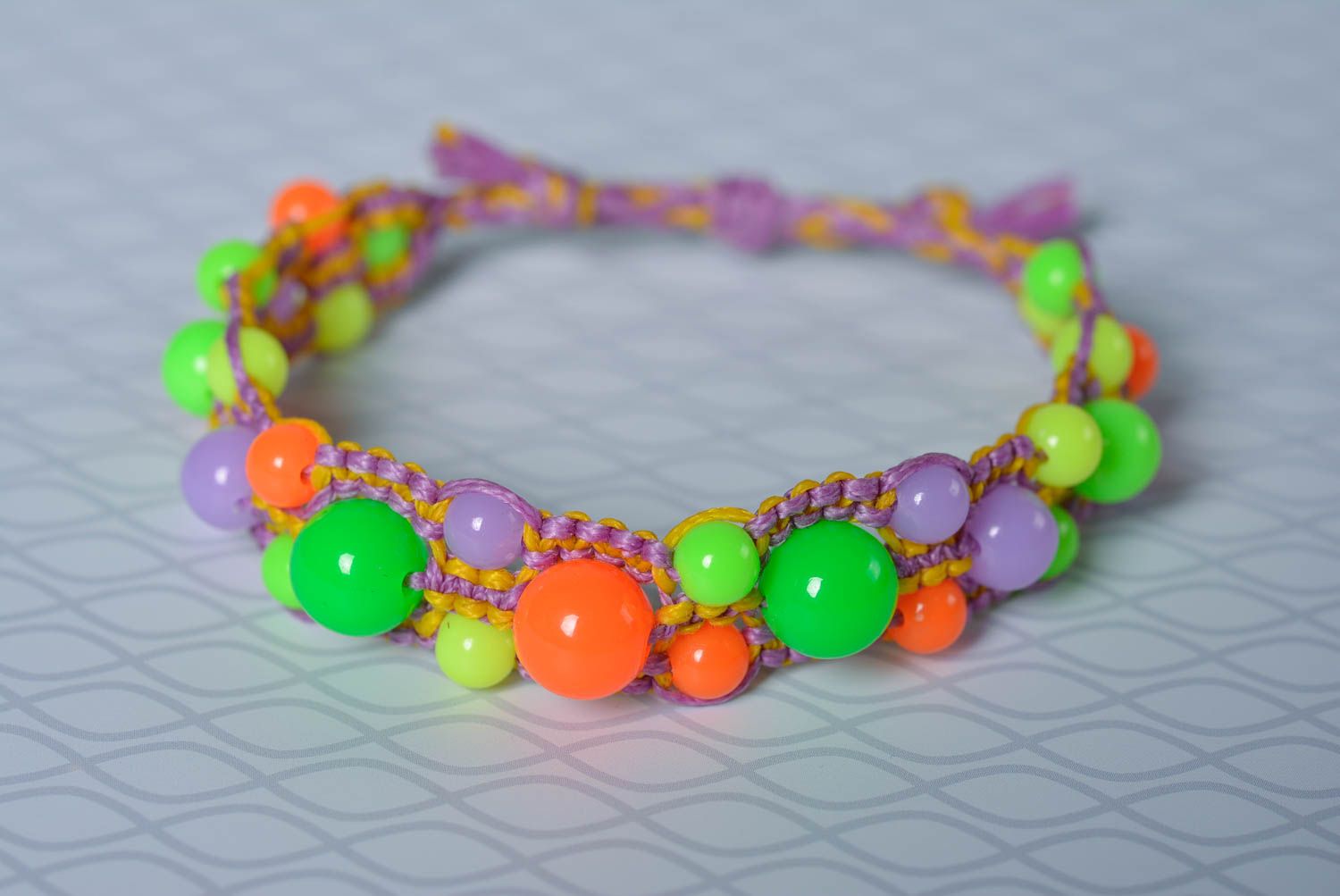 Bracelet macramé Bijou fait main multicolore fils perles fantaisie Cadeau femme photo 1