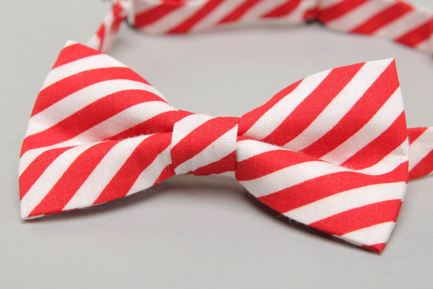 Bow tie made of white and red striped cotton fabric photo 2