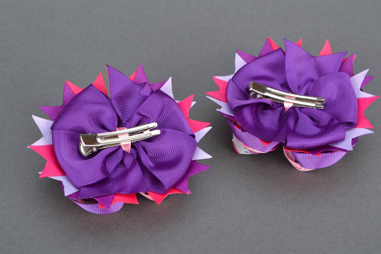 Set of hairpins with crowns photo 5