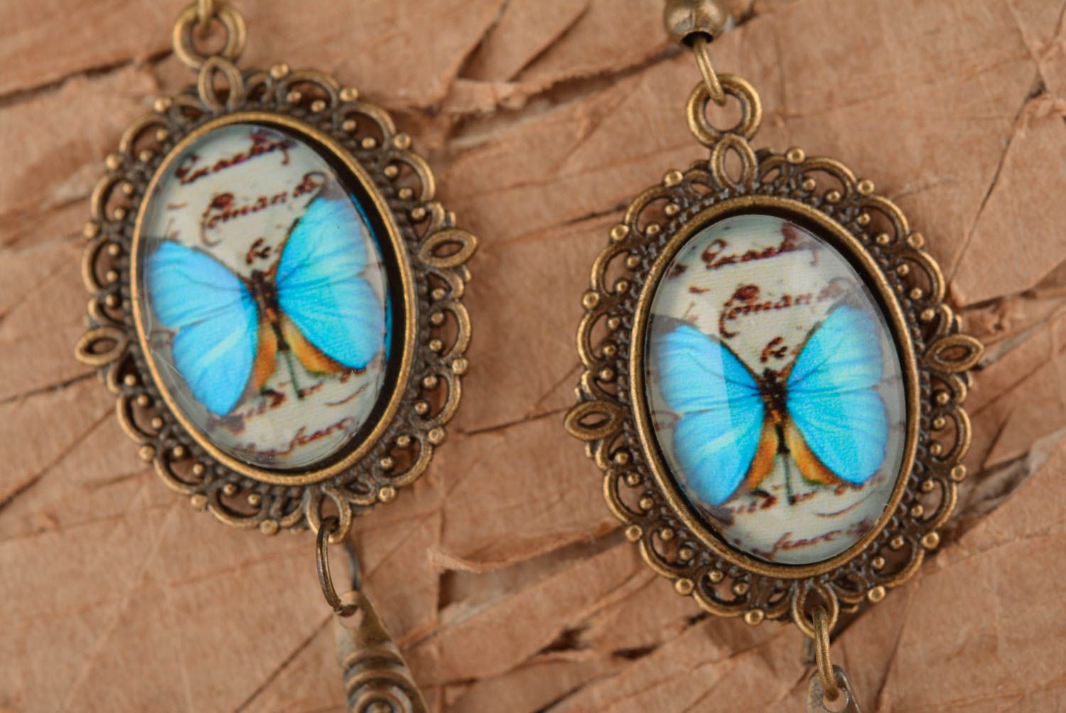 Boucles d'oreilles pendantes Bijou fait main verre métal Cadeau femme Papillons photo 2