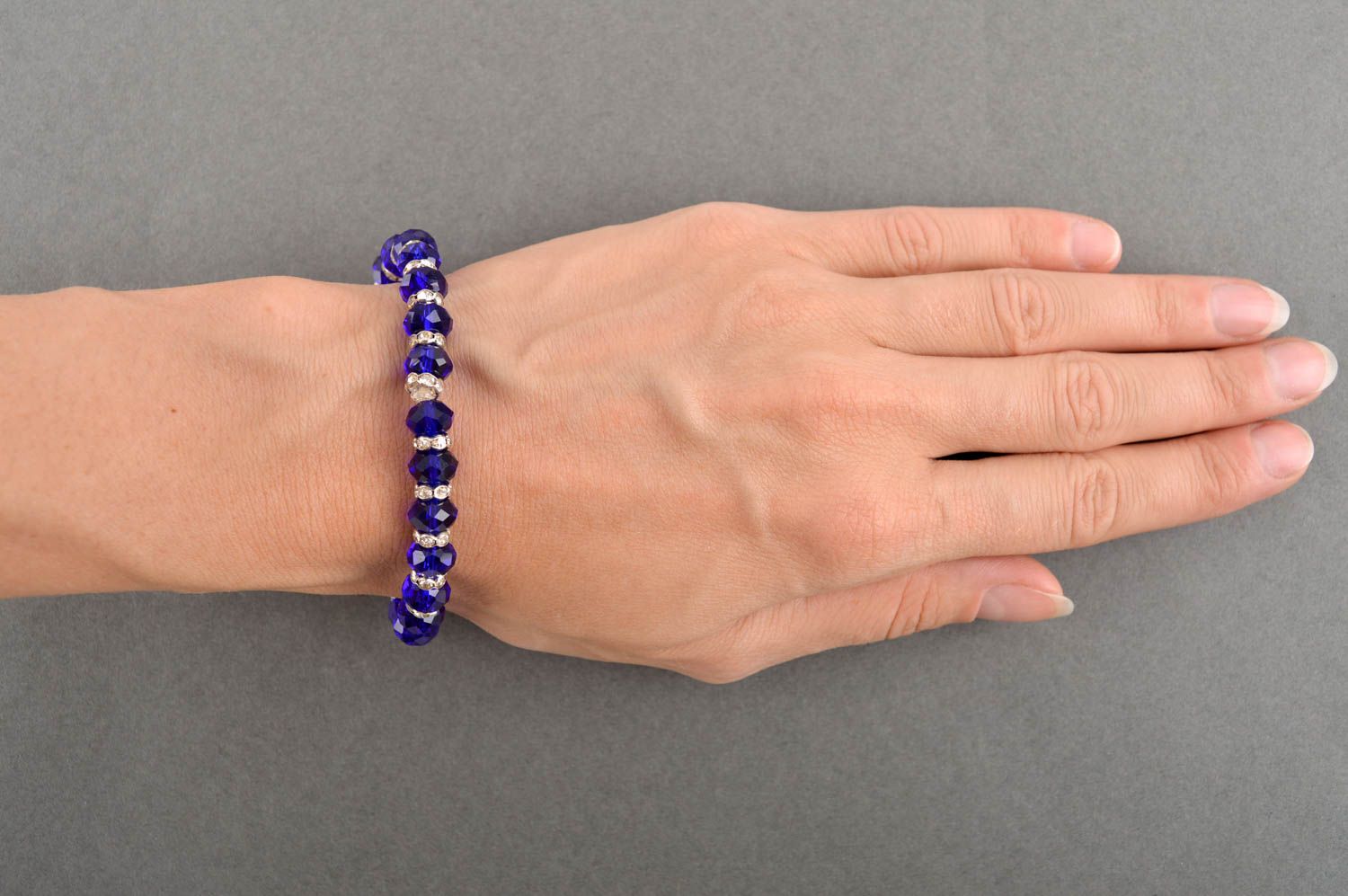 Handmade blaues Schmuck Armband aus Perlen Designer Schmuck Frauen Accessoire  foto 4