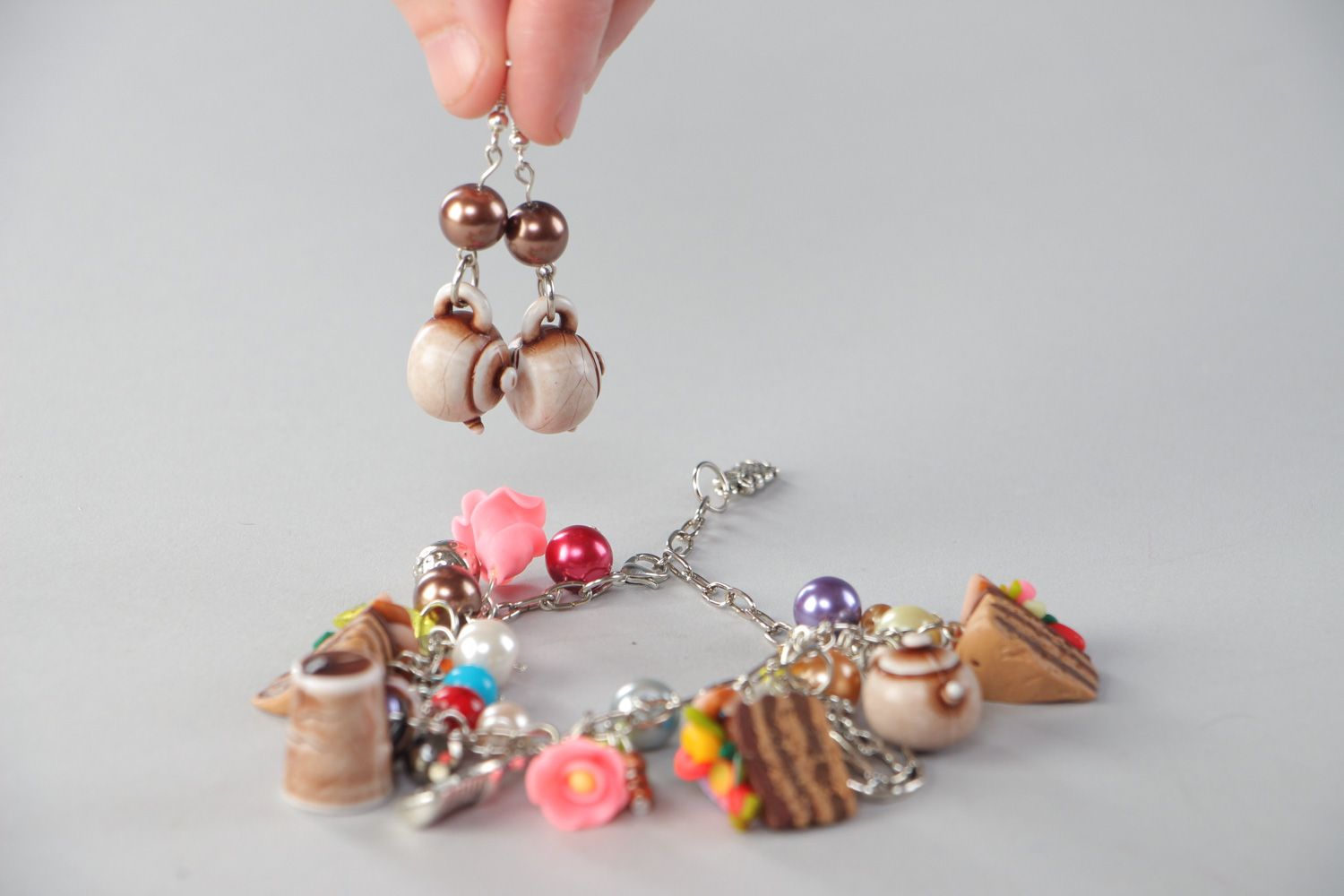 Ensemble de bijoux en pâte polymère faits main bracelet et boucles d'oreilles  photo 5