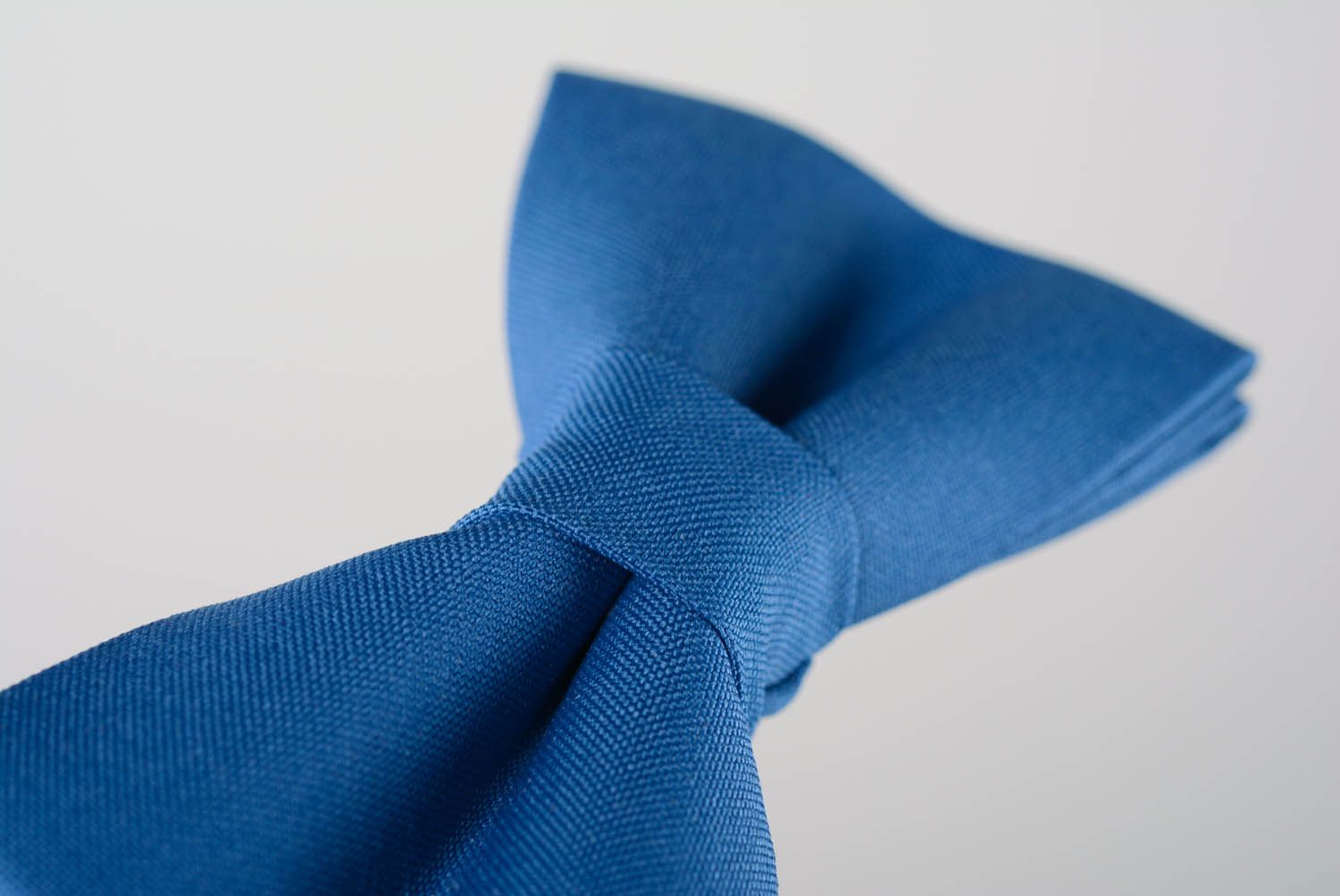 Gravata borboleta azul clara costurada à mão de gabardine foto 4