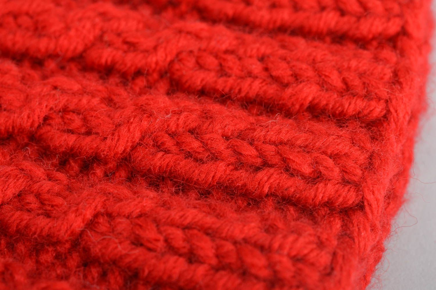 Gorro tejido hecho a mano de color rojo claro ropa infantil regalo original foto 4