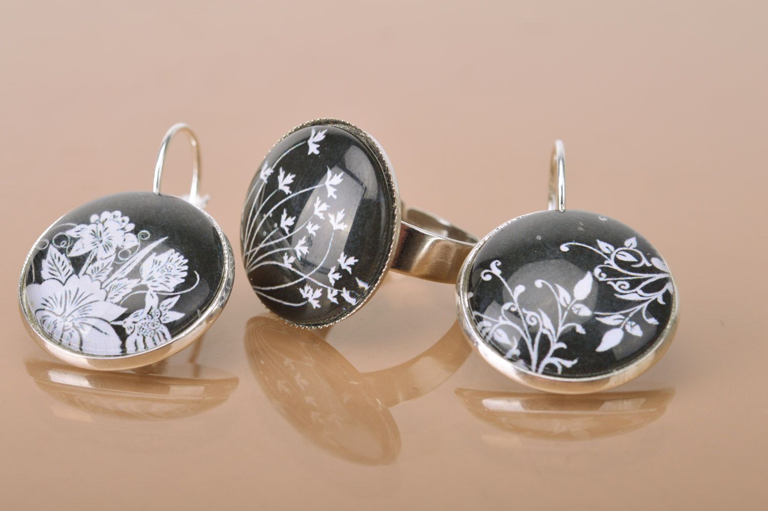 Handmade metal jewelry set dangle earrings and ring with black and white print photo 2