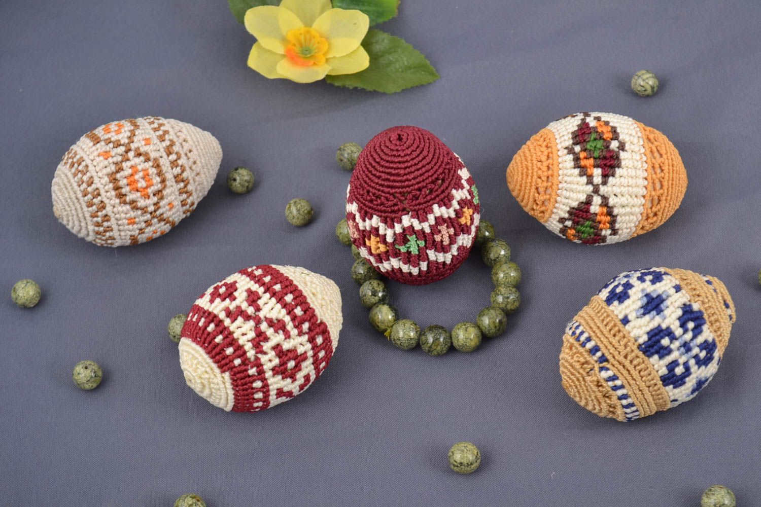 Conjunto de huevos de Pascua decorados hechos a mano multicolores 5 piezas  foto 1