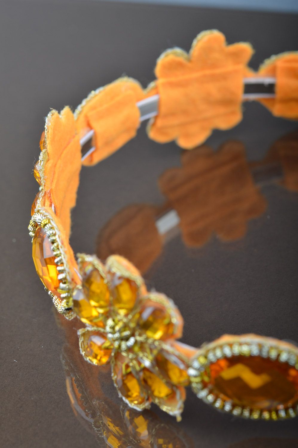 Handmade Haarreif aus Steinen und Glasperlen schön ungewöhnlich in Orange  foto 3