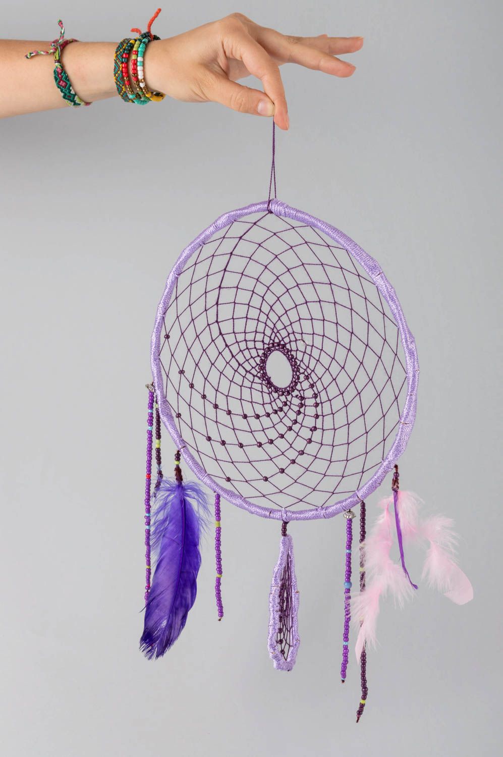 Фиолетовая подвеска для интерьера в виде Ловца Снов ручной работы большая фото 1