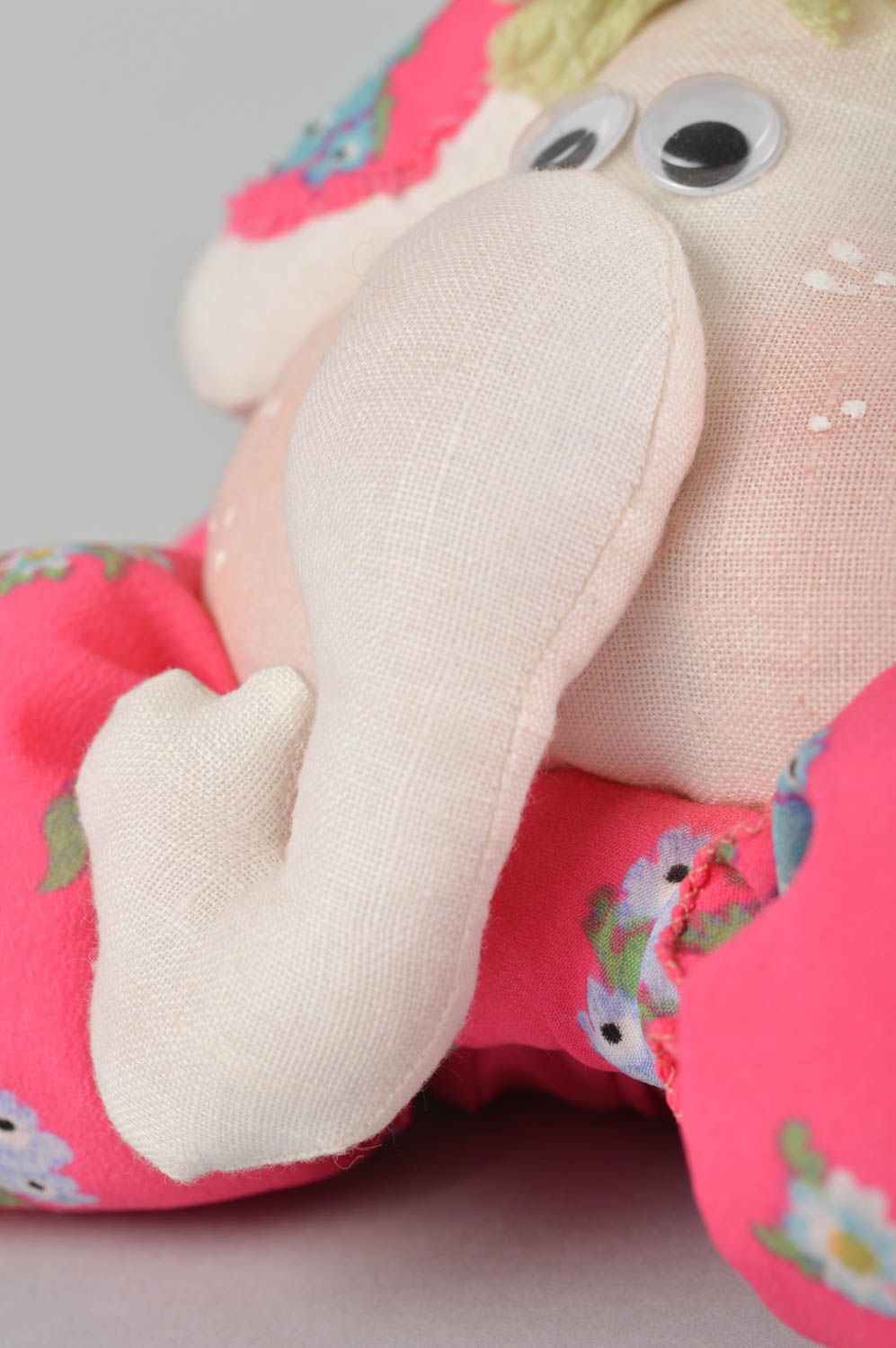 Peluche éléphant rose Jouet fait main en tissus Cadeau enfant original photo 4