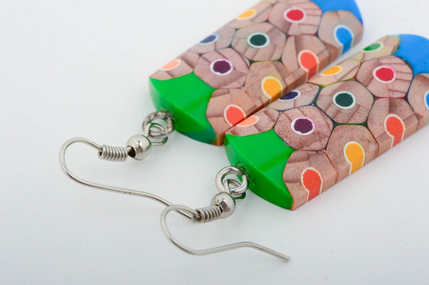 Boucles d'oreilles pendantes Bijou fait main multicolores crayons Cadeau femme photo 5