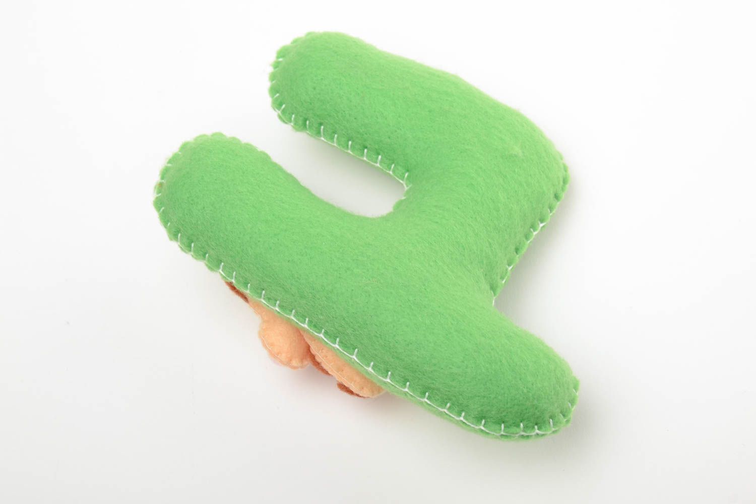 Декоративная буква игрушка из фетра ручной работы зеленая оригинальная для ребенка фото 3