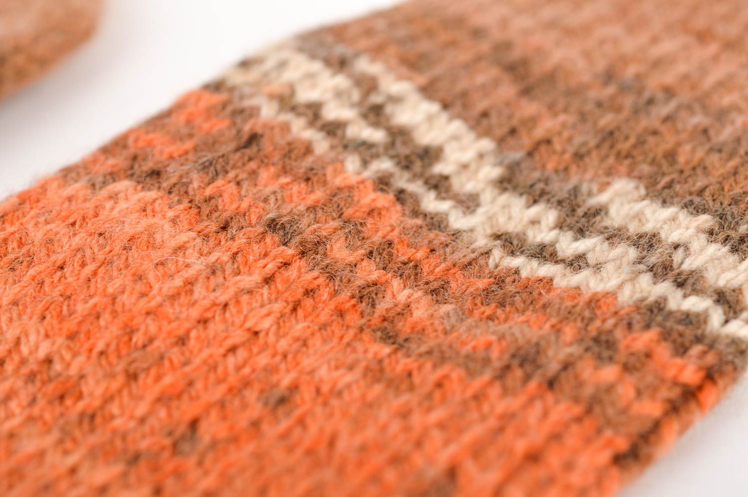 Guanti in lana fatti a mano accessorio invernale scaldamani all’uncinetto foto 4