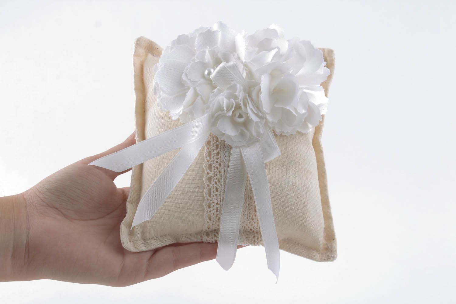 Almofada feita à mão para anéis para cerimonia de casamento  foto 5