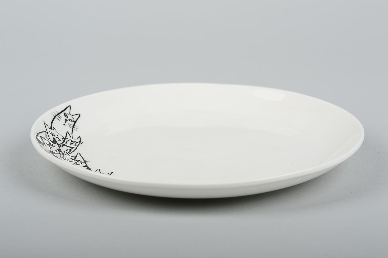 Кухонная посуда ручной работы белая тарелка круглая керамическая тарелка фото 4
