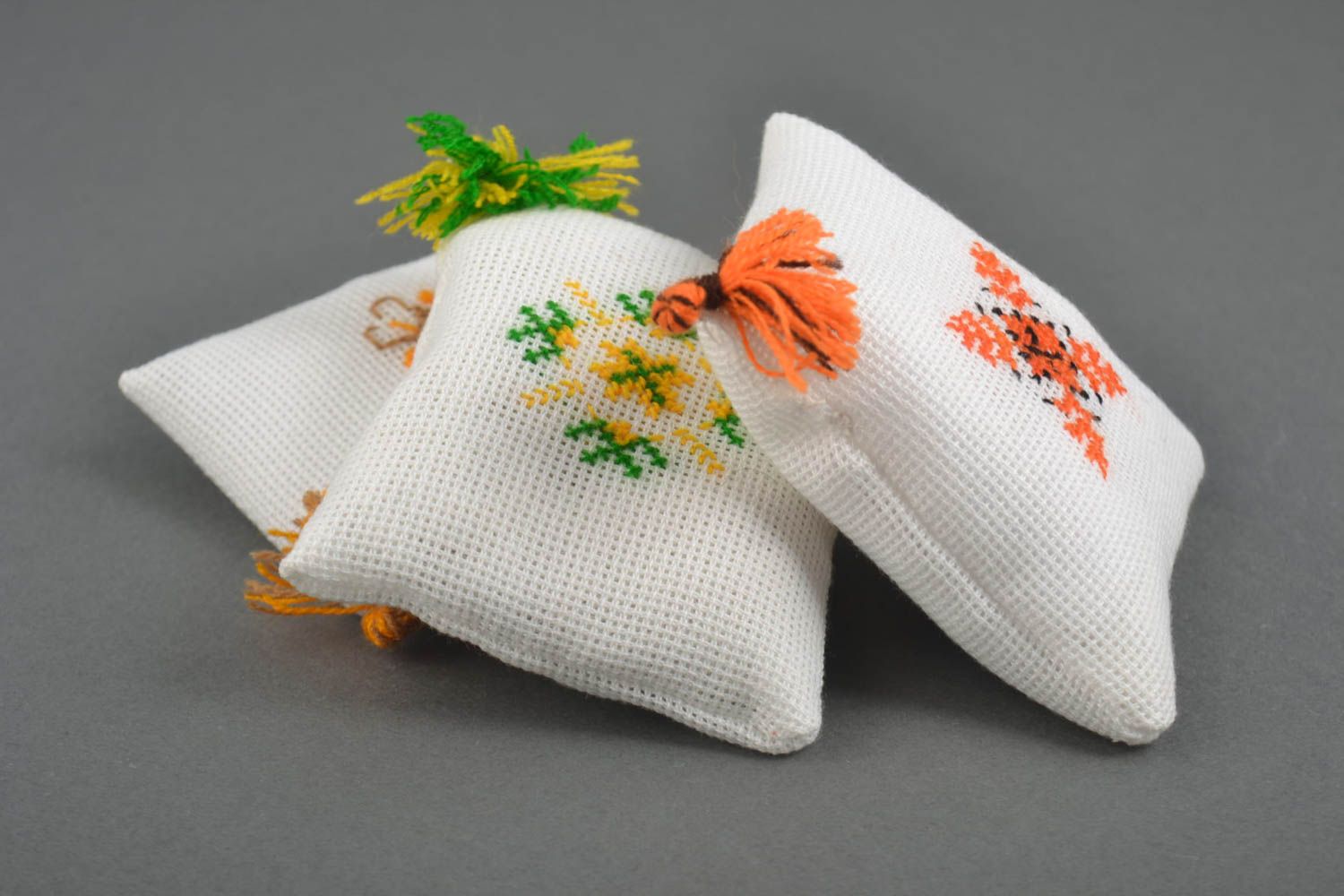 Alfileteros de tela hechos a mano almohadillas para agujas elementos decorativos foto 5