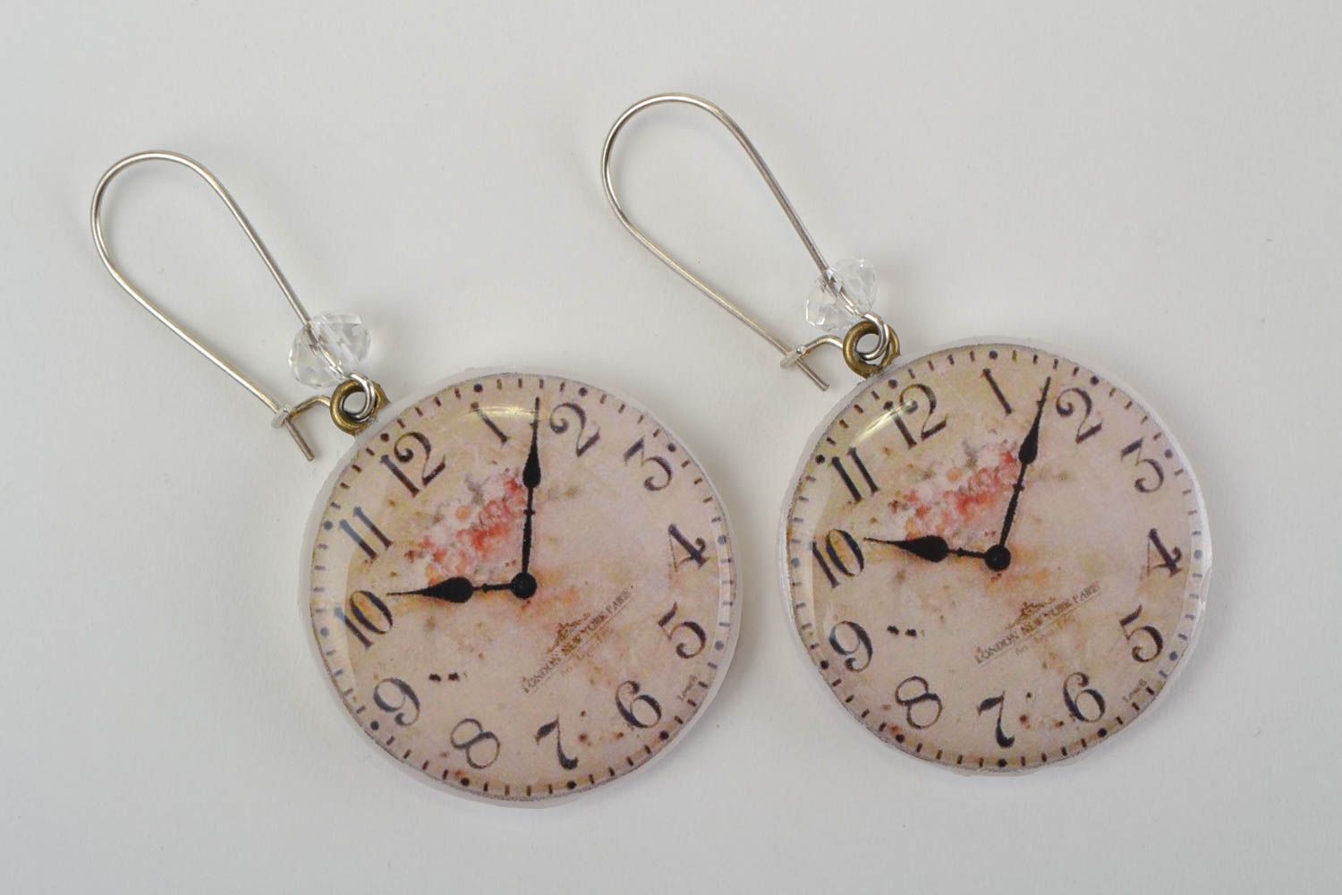 Pendientes originales de arcilla polimérica artesanales con reloj de decoupage  foto 3
