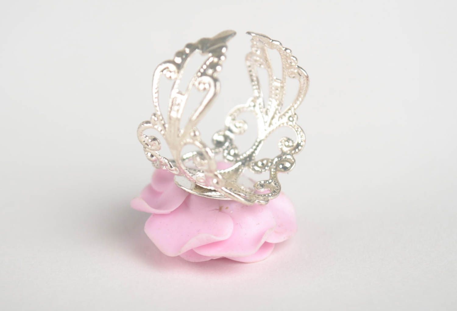 Bague fantaisie Bijou fait main Cadeau original avec fleur rose en pâte polymère photo 3