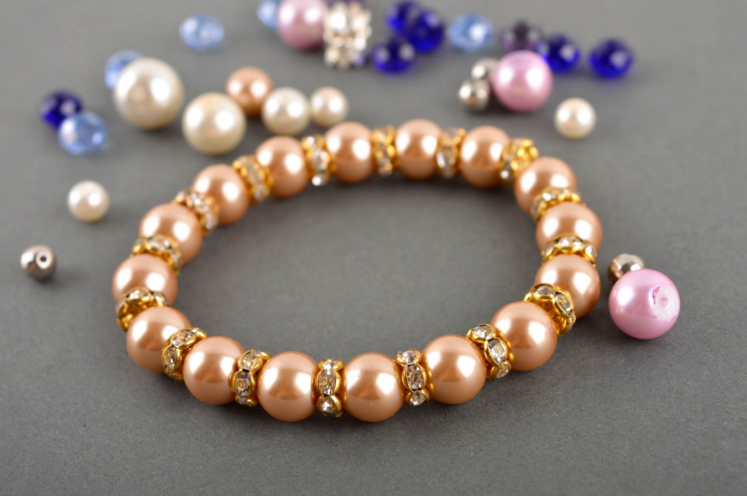 Bracciale di perle fatto a mano braccialetto chiaro braccialetto da polso
 foto 1