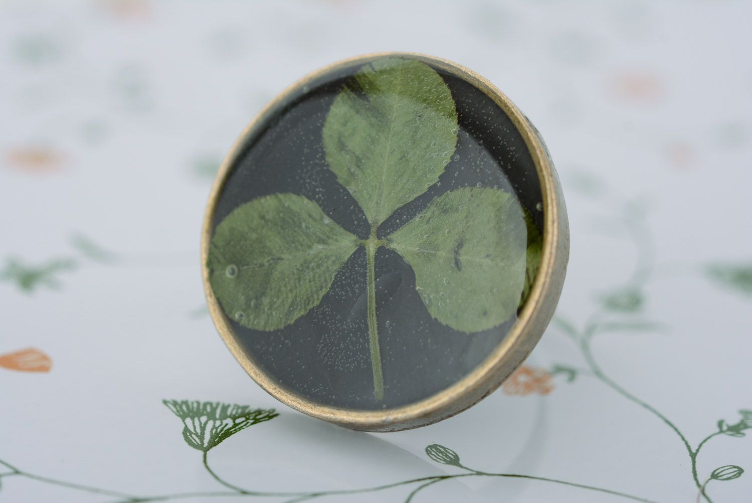 Handmade black round ring on metal basis with clover in epoxy resin for women photo 4