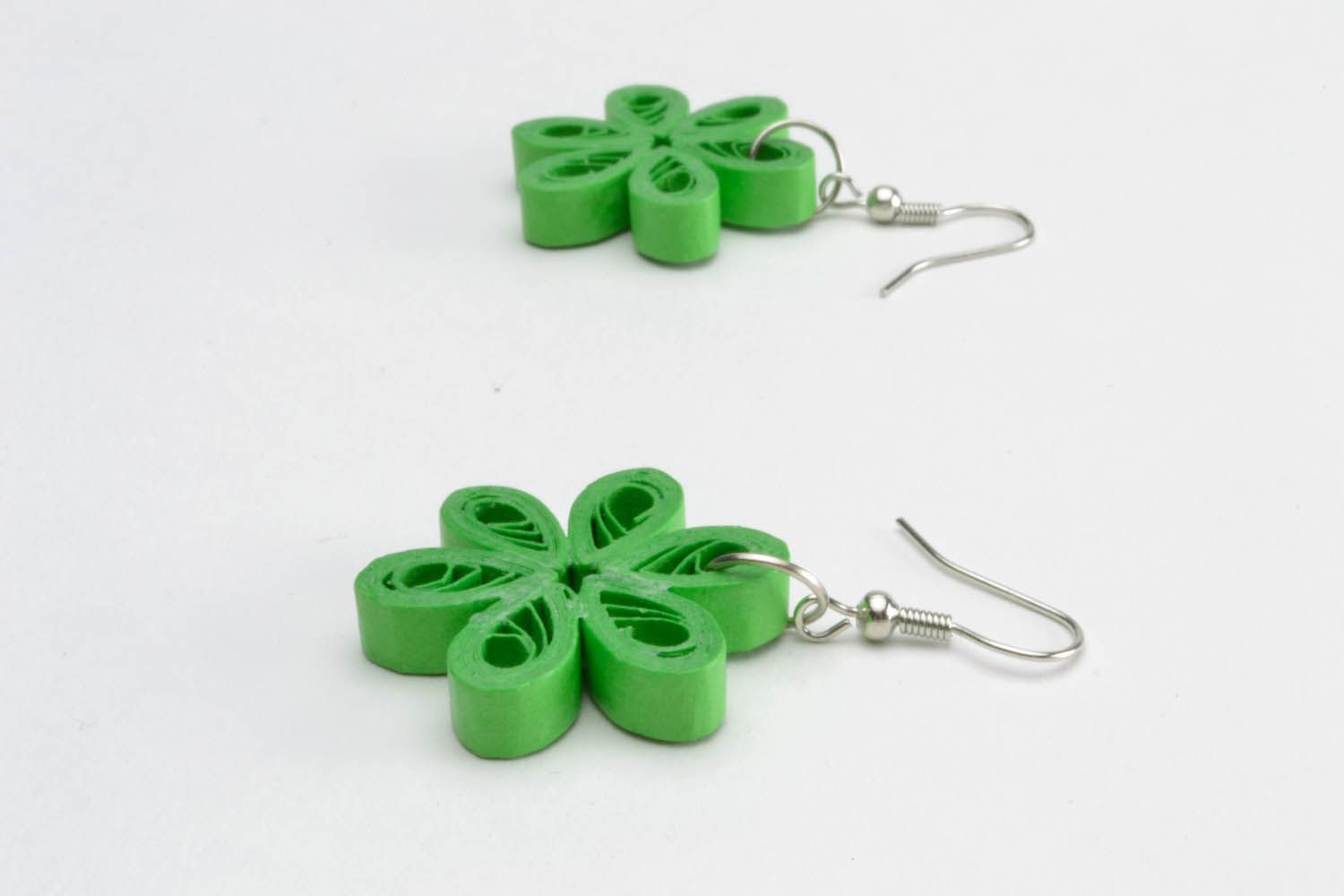 Paper earrings made using quilling technqiue photo 4